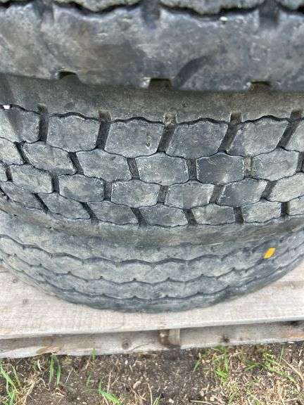 4 tires 11R22.5