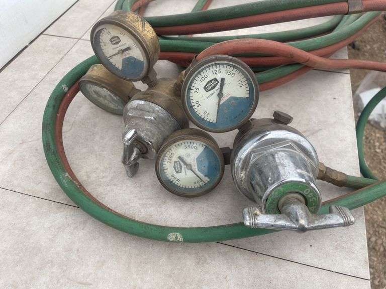Union Carbide cutting torch comes with 2 gauges setup for Propane - owner says works