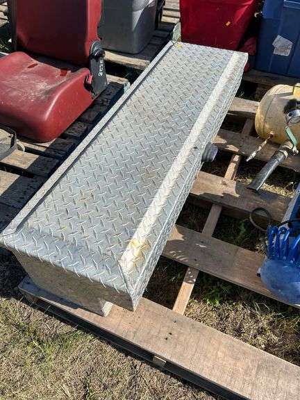 DeeZee 48” checkplate truck box NO KEYS