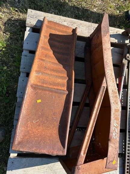 Jackall & 2 metal car ramps