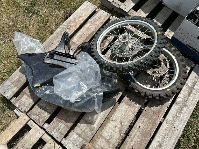 Motorcycle tires & fenders
