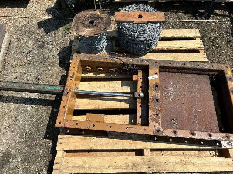 Barbed wire, fencing wire, hydraulic endgate