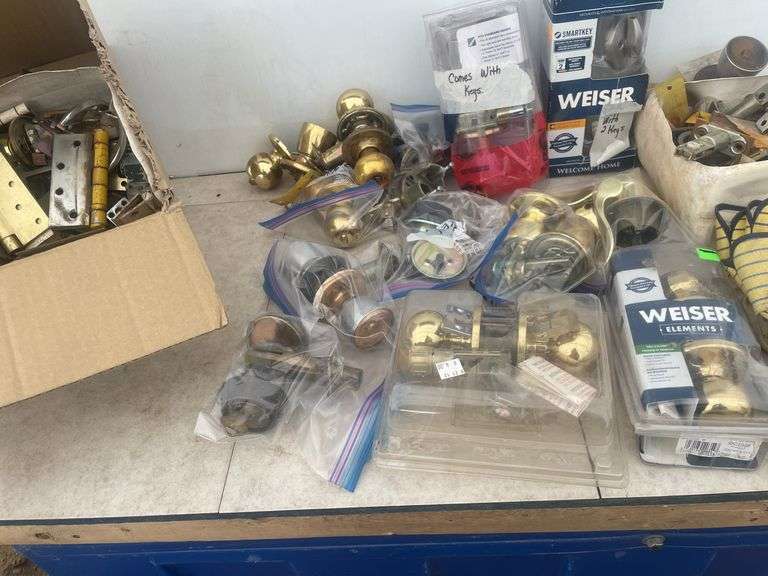 Large quantity of door knobs and hardware - some with key and some without keys, 4 pair of work glov