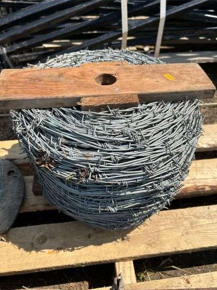 Barbed wire, fencing wire, hydraulic endgate