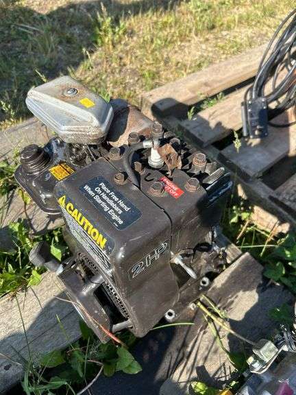 Briggs & Stratton 2hp - owner says runs & Mitsubishi GM30IP Missing tank but owner says does run