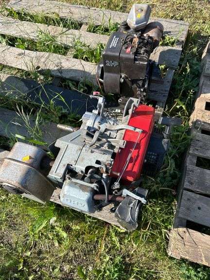 Briggs & Stratton 2hp - owner says runs & Mitsubishi GM30IP Missing tank but owner says does run