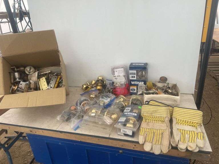 Large quantity of door knobs and hardware - some with key and some without keys, 4 pair of work glov