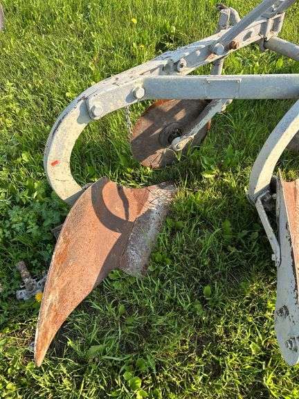 3pt hitch 2 bottom plow