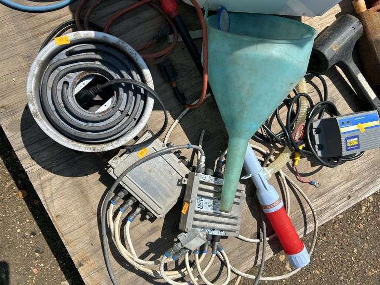 Pallet of misc - funnel, elec drill, yard light etc