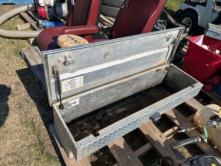 DeeZee 48” checkplate truck box NO KEYS
