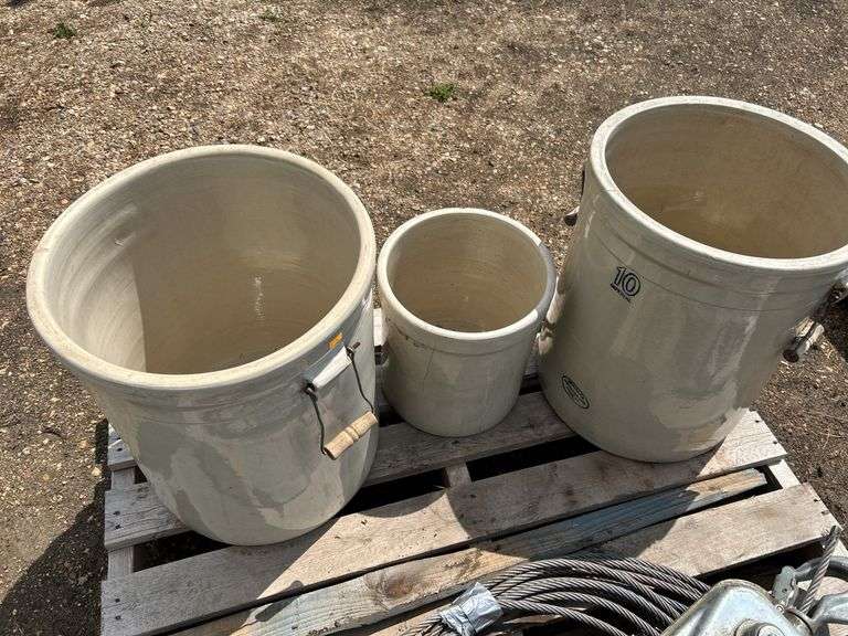 10gal Medalta crock no cracks, 3 & 10gal crocks with cracks