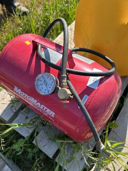 Portable air tank & 2 fuel cans