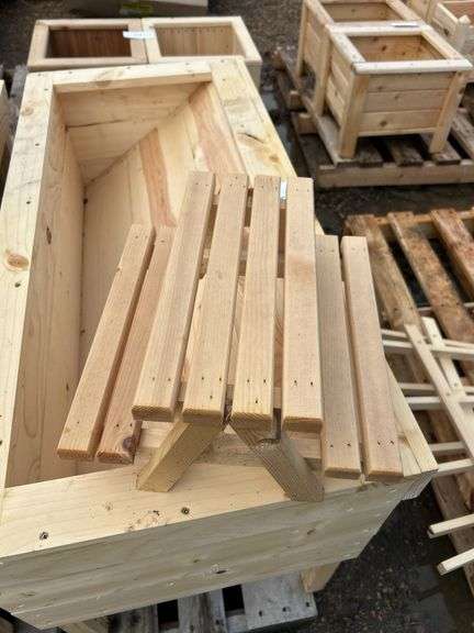 Locally made raised garden bed 18x40x25 & small squirrel sized picnic table