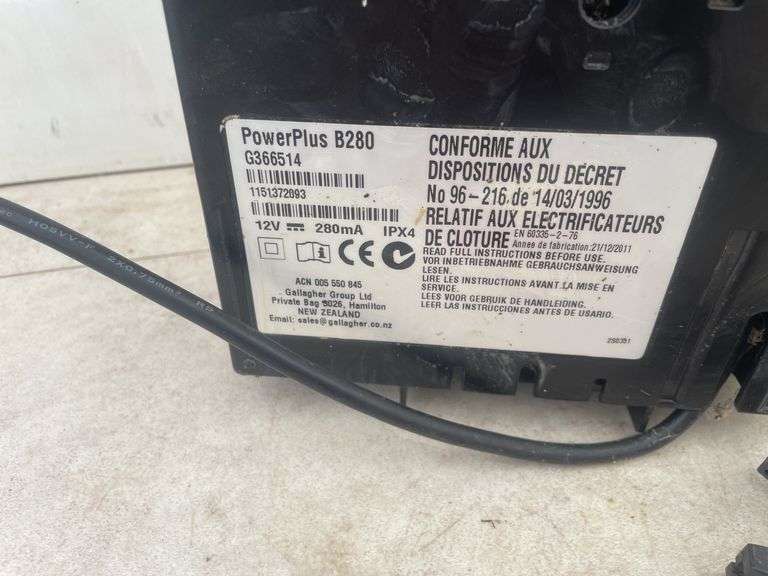 Gallagher 12 V electric fencer - working condition