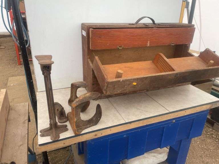 Shopbuilt tool box comes with shoe lasts