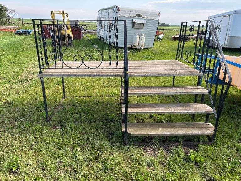 House deck/step 45”D x 96”W x 61”T