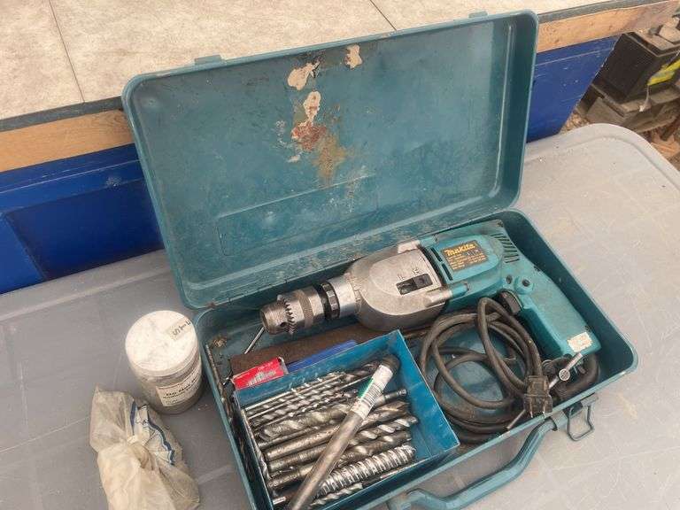 Makita hammerdrill and masonary bits - working condition