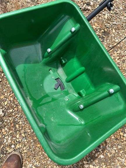 Scotts fertilizer spreader