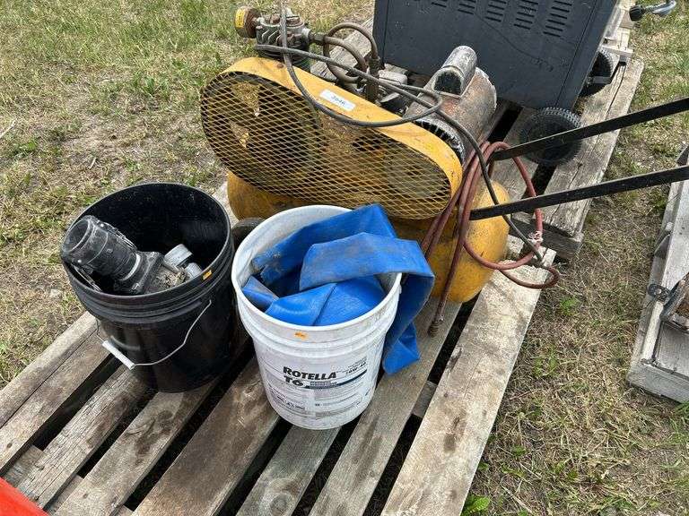 Air compressor- condition unknown, 2 pails of Banjo fittings & misc hose
