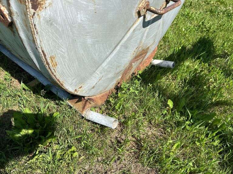 Approx 500gal waste tank on skids