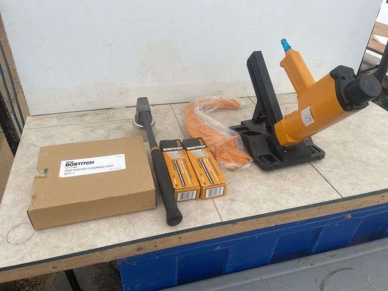 Bostitch hardwood floor nailer comes with nails and hammer - hardy used pre-finished flooring foot