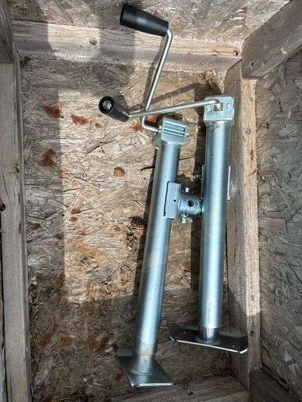 UNUSED Pair of implement jacks