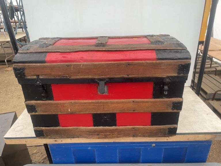 Vintage trunk - 28'Lx15.5"Dx18.5"H