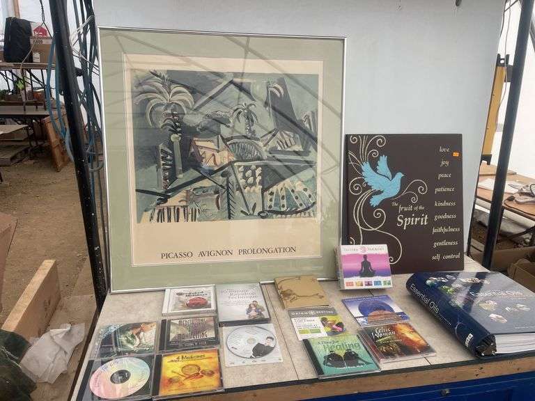 Pictures, Essentail oils manual, quantity of meditation CD's