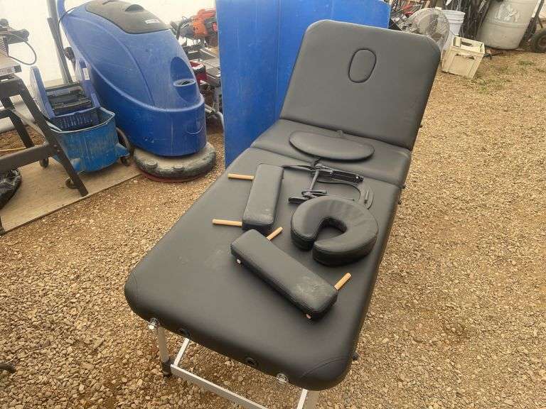 Massage table in a bag - some small cat damage see pictures