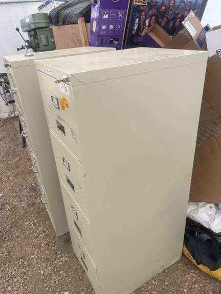 4 drawer filing cabinet with key