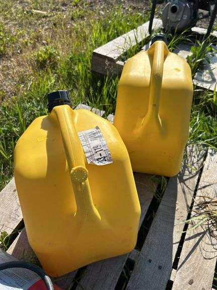 Portable air tank & 2 fuel cans