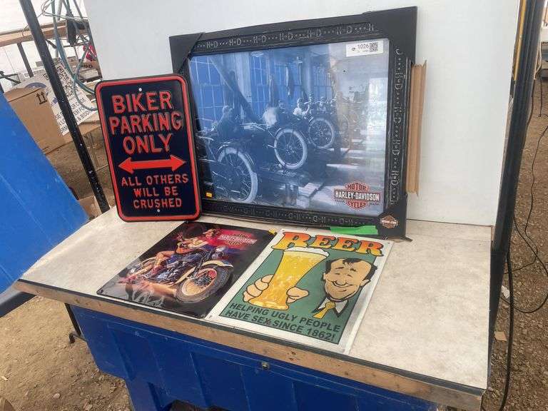 Harley Davidson vintage looking motorbike picture and 4 metal plaques