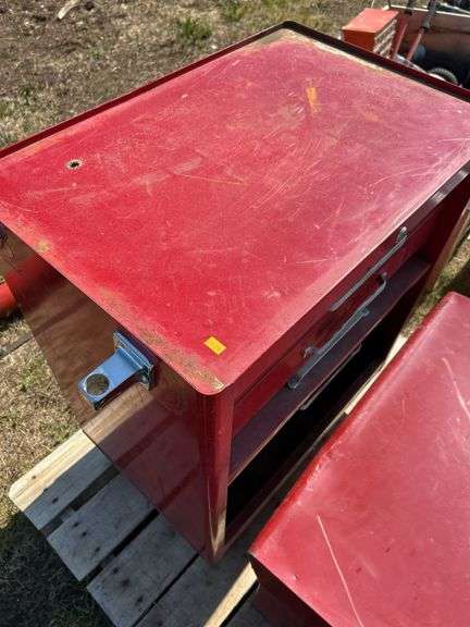 Beach tool box in poor condition