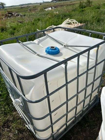 1000L chemical tote - damaged