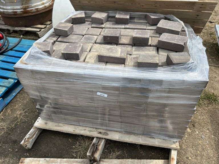 Large qty of landscaping brick