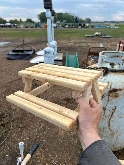 Locally made raised garden bed 18x40x25 & small squirrel sized picnic table