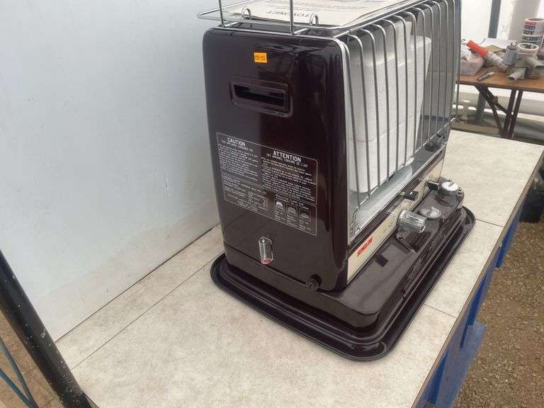 Toyoset portable kerosene heater - like new