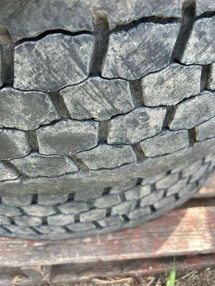 5 tires 11R22.5