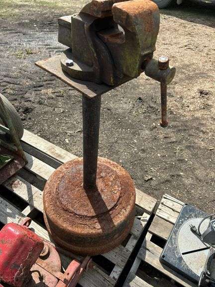 4”vise on stand
