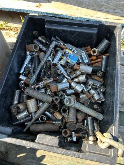 Pallet of misc rusty tools