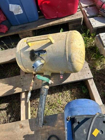Bead breaker tank & small air compressor- condition unknown
