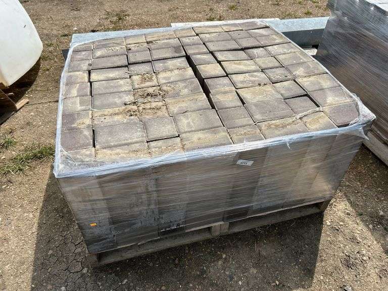 Large qty of landscaping brick