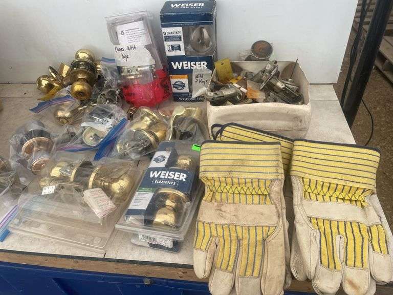 Large quantity of door knobs and hardware - some with key and some without keys, 4 pair of work glov