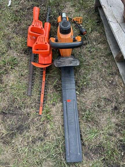 3 hedge trimmers - owner says large one works but other 2 condition unknown