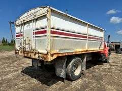 1990 IH 4900 4x2 Diesel Grain Truck