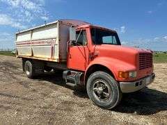 1990 IH 4900 4x2 Diesel Grain Truck