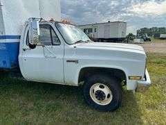 1987 GMC C/R 3500 Box Truck