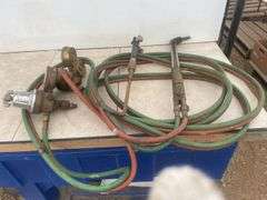 Union Carbide cutting torch comes with 2 gauges setup for Propane - owner says works