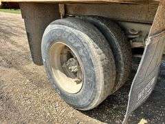 1990 IH 4900 4x2 Diesel Grain Truck