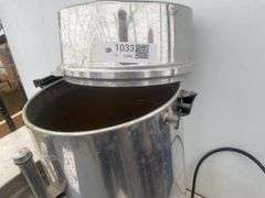Coffee urn 100 cup - heats up but missing basket and stem and has broken handle, comes with small st